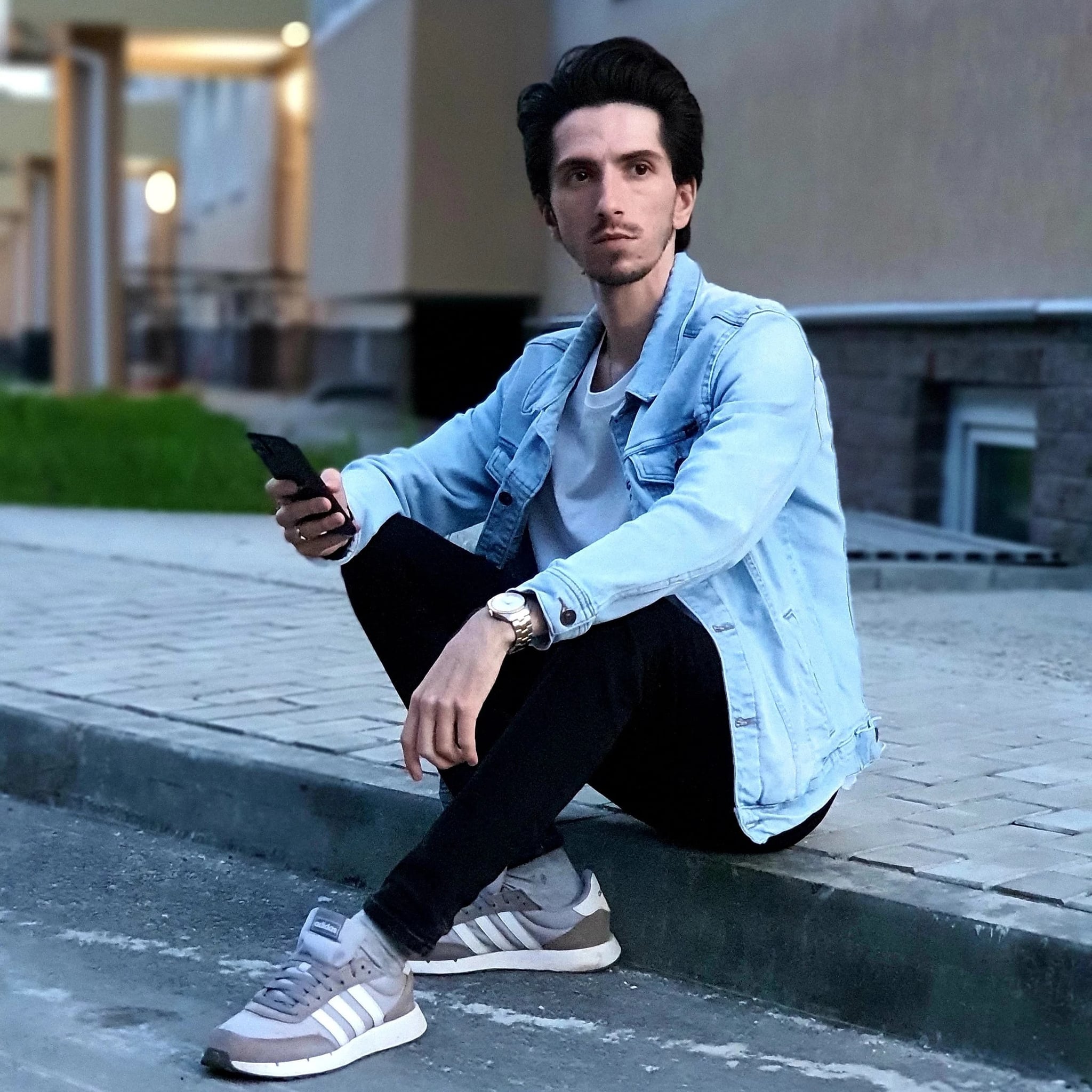 Портрет Макса Рослова - Frontend разработчик и преподаватель React